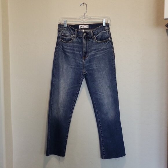 Daze Shy Girl High Rise Crop Flare Leg Jeans Raw Hem Medium Wash Size 28 - Picture 2 of 13